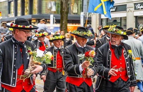 Parade of historically costumed guild members, Wollishofen Guild, Sechseläuten or Sächsilüüte,