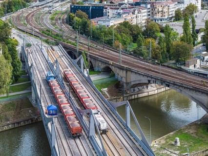 Load test on the Neckar Bridge, aerial view. Due to the unusual design, dimensional checks are