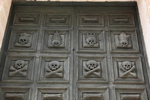Chiesa del Purgatorio, Church of Purgatory, portal with skulls, Matera, Basilicata, Italy, Europe