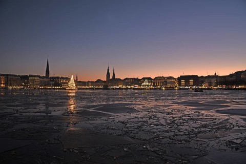 Europe, Germany, Hamburg, City, Inner Alster Lake, ice, Lichtertanne, night shot, city panorama,