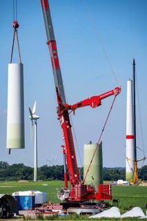 Repowering of a wind farm near Issum, here the dismantling of the tower, 9 older wind turbines from