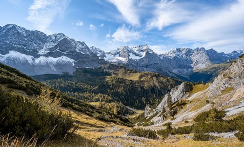 Mountain panorama with steep rocky peaks, yellow-coloured larches in autumn, view of Laliderspitze,