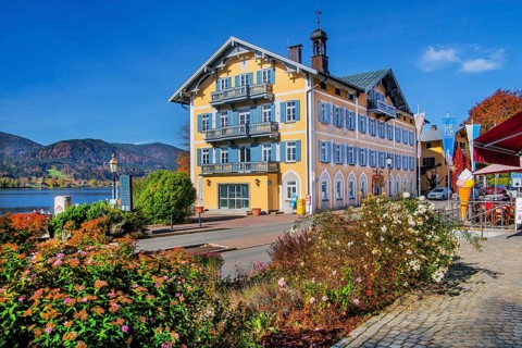 Town hall on the lakeshore. Location Tegernsee, Tegernsee, Tegernsee Valley, Mangfall mountains,