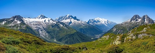 Mountain panorama with glaciated peaks, Aiguille du Midi and Mont Blanc, Aiguille de Mesure and
