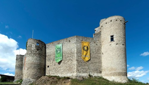 Billy. The fortress castle of the XIII Century, and its coloures banners of the houses of Hogwarts