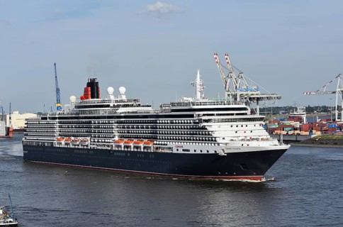 Europe, Germany, Hanseatic City of Hamburg, Elbe, Harbour, Passenger ship Queen Victoria leaves