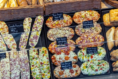Baked snacks, pizza, baguettes and cheese sticks. In times of a shortage of skilled labour,