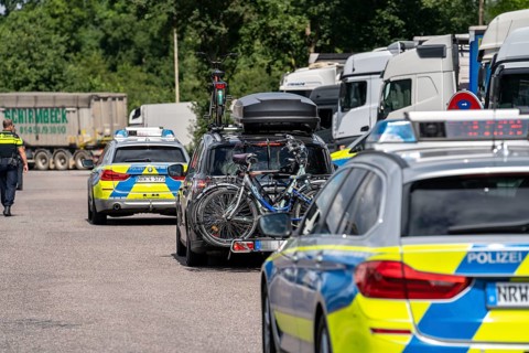 State-wide checks on motorway traffic in North Rhine-Westphalia, by police and customs, in