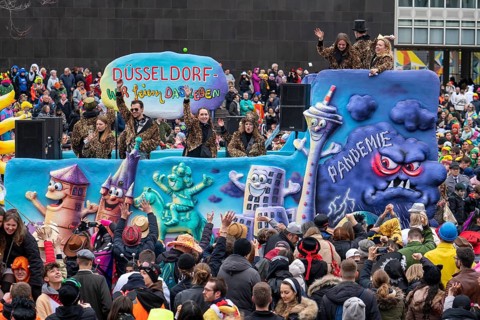 Rose Monday parade in Düsseldorf, themed floats of carnival societies and other participants in the