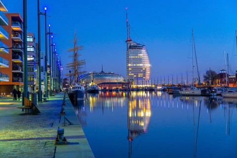 New harbour, harbour basin, harbour district, residential buildings, office buildings, Sail City