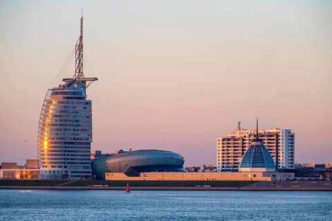 Skyline of Bremerhaven, seen over the Weser, Atlantic Sail City Hotel, Klimahaus, skyscrapers at