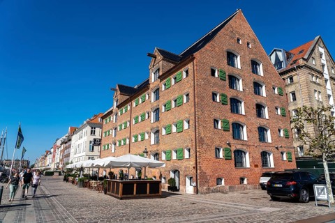 Nyhavn, in the Frederiksstaden district, harbour district with houses over 300 years old, promenade