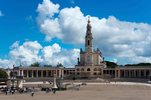 Spacious square in front of a basilica with people and blue sky, Basilica of Our Lady of the