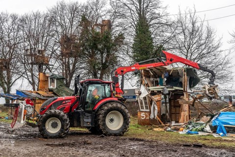 2nd day of the clearing of the hamlet Lützerath, by the police, of tree houses and huts, of climate