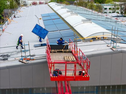 Installation of solar modules on the roof of a commercial enterprise, over 400 photovoltaic modules