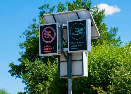 Bathing area in the Ruhr near Bochum-Dahlhausen, bathing traffic light, indicates whether bathing
