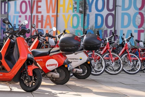 Rental bikes, rental mopeds, rental scooters, various providers, electrically powered, Hafencity
