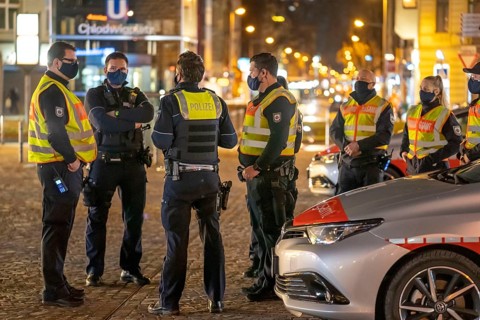 Cooperation with the public order office and the police, checking whether the Corona rules are