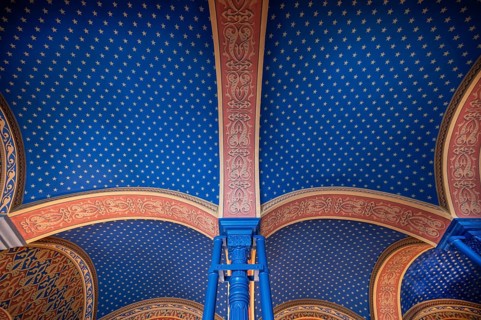 Preserved ceiling vault in the vestibule of the former synagogue, built in 1883, destroyed by the
