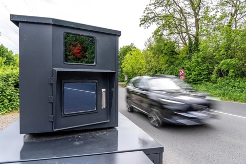 Semi-stationary speed camera on the B227, Hattinger Straße, used by the city of Gelsenkirchen,