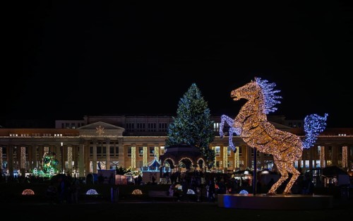 Night shot, Christmas market, Illumination, with Stuttgarter Rössle, landmark, Königsbau,