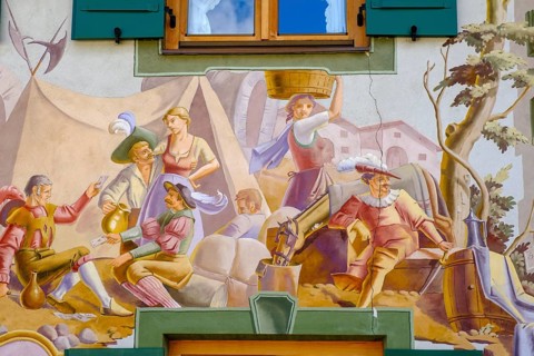 Lüftlmalerei, historical scene from the Bolzano market, Haus beim Gschoaga, Mittenwald,