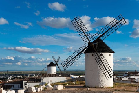 Windmill in a village with white houses and wide views under a clear sky, windmills, Campo de