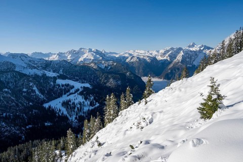 Snow-covered mountain landscape with mountain panorama on the Jenner, view of the Steinernes Meer,