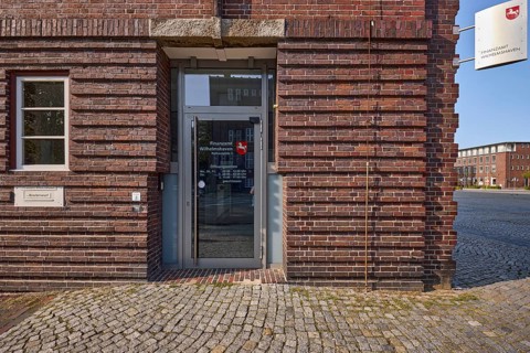 Wilhelmshaven tax office, entrance area, brick architecture, red bricks, blue sky, Paul-Hug-Straße