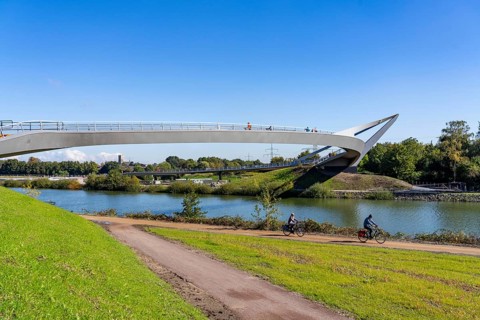 New bridge over the Rhine-Herne Canal and the Emscher, leap over the Emscher, bicycle and