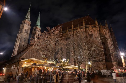 Christmas lighting at the Bratwursthäusle near St. Sebald, St. Sebald Church in the background,