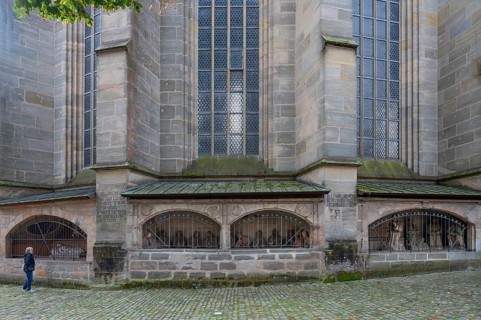 Sculptures of the Passion of Jesus in the outer chapels on the east side of the early Gothic church