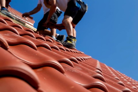 Roofing work, re-roofing of a tiled roof