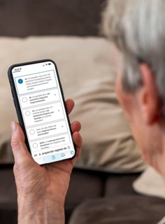 Symbolic image of organ donation register, person informs himself about the new online register for