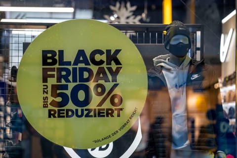 Shop window in the city centre, shopping street Westenhellweg, shopping street, pedestrian zone,