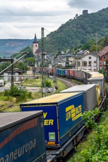 Upper Middle Rhine Valley, railway line on the right bank of the Rhine, goods train line, up to 400
