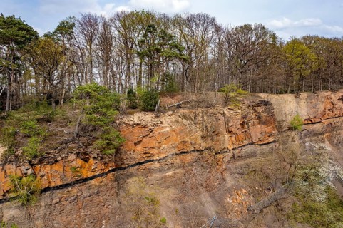 GeoRoute Ruhr, Dünkelberg quarry, in the Muttental valley, here you can see the geology of the