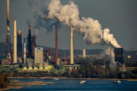 Rhine near Duisburg Bruckhausen, Thyssenkrupp Steel steelworks, blast furnaces, sintering plant,