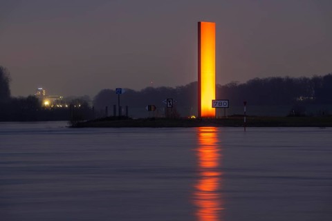 Sculpture Rhine orange, at the mouth of the Ruhr into the Rhine, orange-coloured symbolic steel