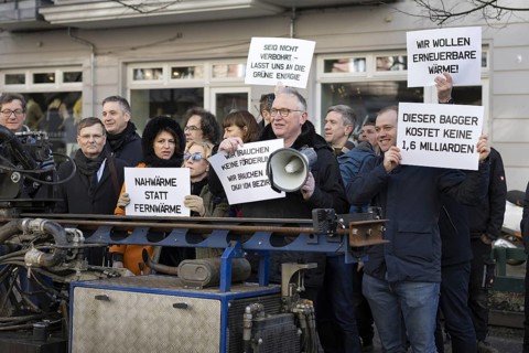 SPD parliamentary candidate Klaius Mindrup at a demonstration in Rykestraße against the decision of