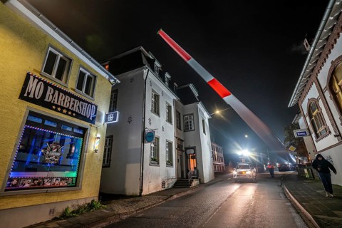 Transport of a 68 metre long, 22 tonne blade of a wind turbine, here in Breckerfeld, with a