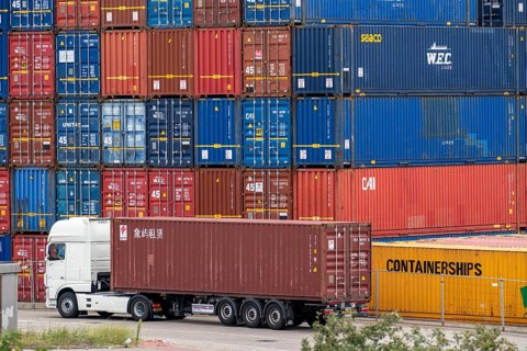 Europoort, Port of Rotterdam, Eemhaven, short sea hub, container handling for short sea connections