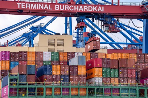 HMM Nuri container freighter, at HHLA Container Terminal Burchardkai, in Waltershofer Hafen, being