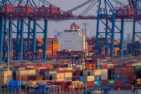 Container terminal Tollerort, container ships are loaded and unloaded, one of 4 container terminals