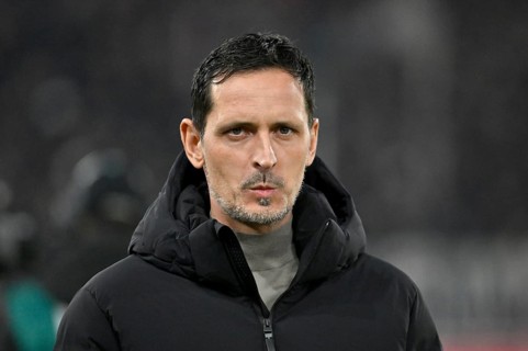 Coach Dino Toppmöller, portrait, thoughtful, Eintracht Frankfurt SGE MHPArena, MHP Arena Stuttgart,