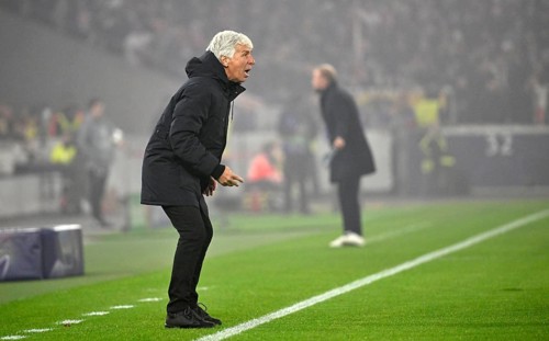 Coach Coach Gian Piero Gasperini Atalanta BC Bergamo on the sidelines Gesture Gesture Behind Coach