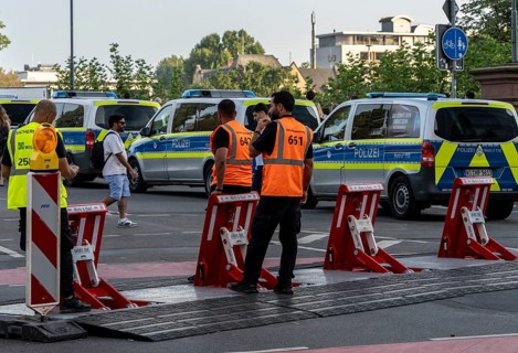 Security forces and barriers at the museum festival on the banks of the Main, Frankfurt am Main,