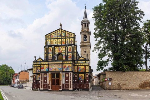 Chiesa Parrocchiale di San Pietro, church with numerous marble mosaics on the façade.