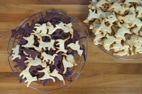 Swabian cuisine, Swabian Christmas biscuits, cookie cutters, shortbread biscuits, cat figures,
