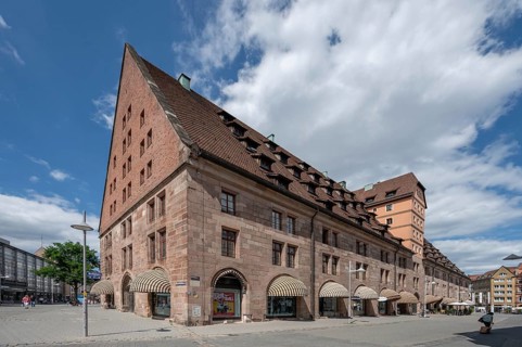 Historic toll hall, built 1498-1502, former granary, Hallplatz 2, Nuremberg, Middle Franconia,